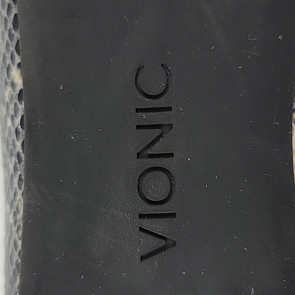Vionic Caballo Pointy Toe Flats Reptile Texture Size 8.5 - Picture 9 of 10